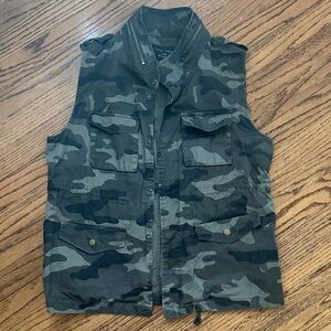 Love Tree Camouflage Vest